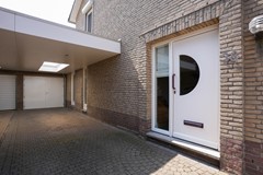 buiten voorzijde entree.jpg